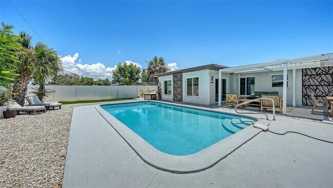 Building Photo - 1302 Mango Ave