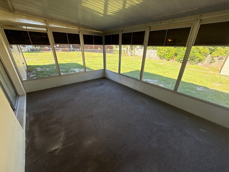 Building Photo - 90 S Davis St