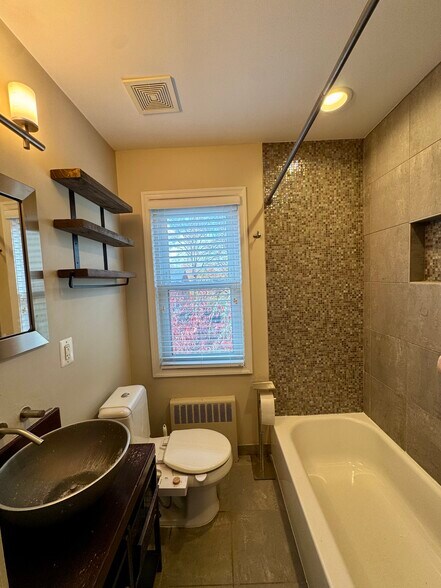 Building Photo - 2963 Sycamore St