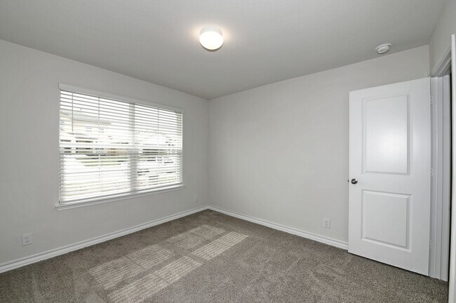 Building Photo - 13035 Minuet Sway