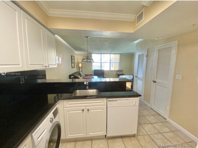 Building Photo - 2501 S Ocean Dr