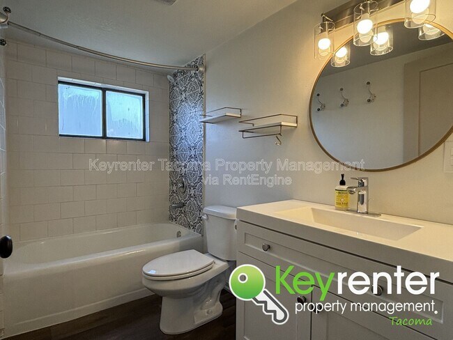 Building Photo - 1207 N Oakes St