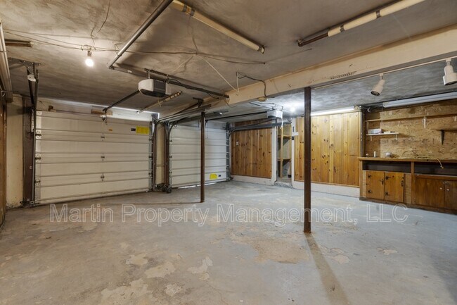 Building Photo - 27 Hermon St