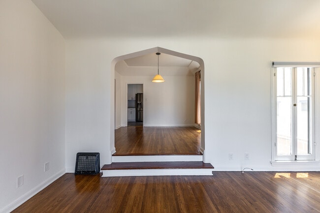 Building Photo - 650 Maltman Ave