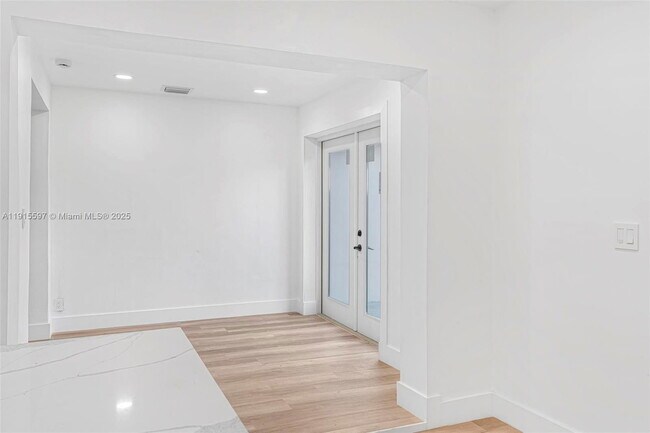 Building Photo - 216 NE 160th St