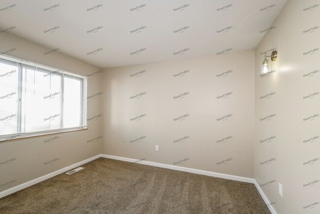 Building Photo - 1405 Arlington Dr