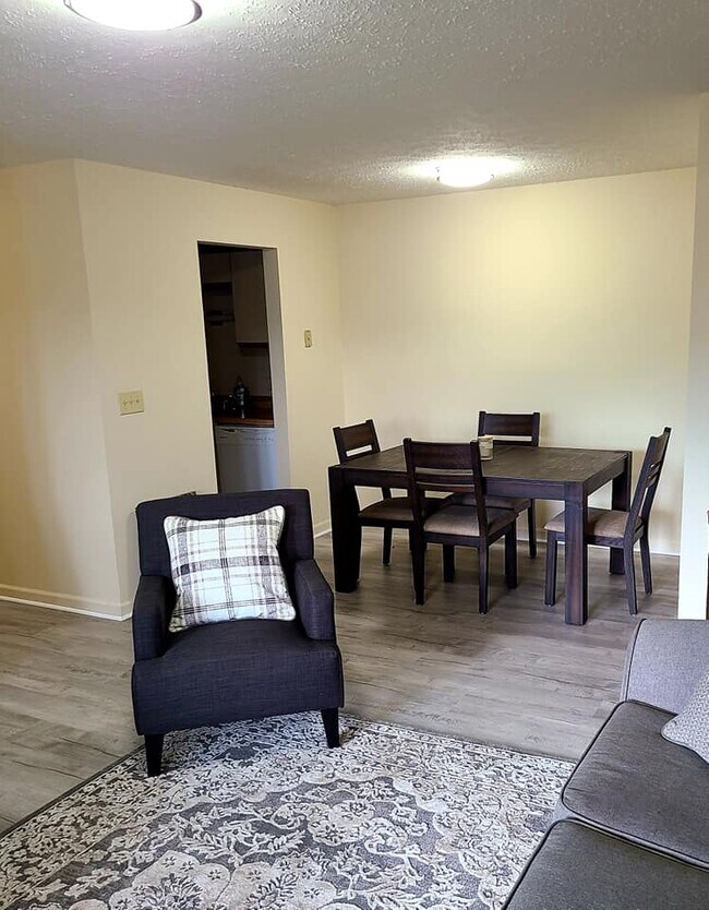 Building Photo - Birchwood Apartment Homes