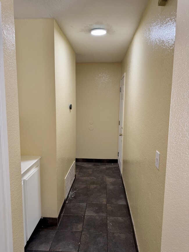 Building Photo - 15680 Shadow Mountain Ln