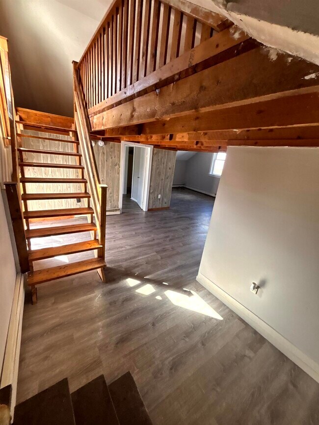 Building Photo - 2733 Dartmouth College Hwy