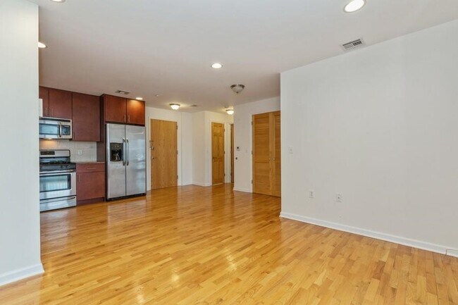 Building Photo - 17 Meadow Rd