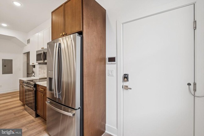 Building Photo - 5034 Florence Ave