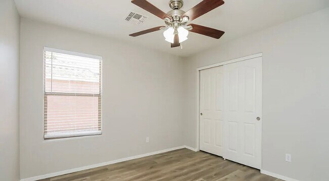 Building Photo - 42275 W Bunker Dr