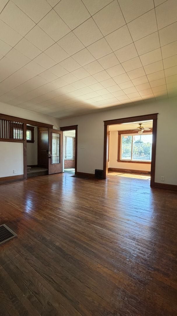 Building Photo - ***NEW ON THE MARKET....3 bed house Pets Welcome!!***