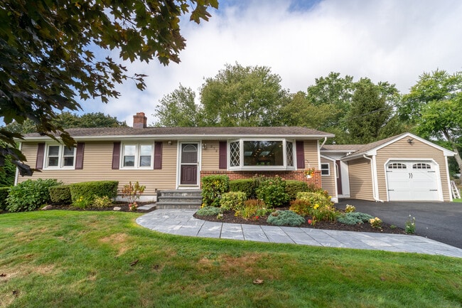 Primary Photo - 272 Woodruff Rd