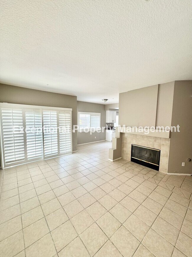 Building Photo - Great 4 bed 3 bath home in Fontana
