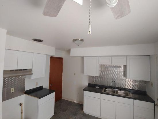 Kichen - 2349 Linden Ave