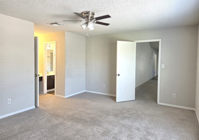 Building Photo - 13427 Juniper Point Dr