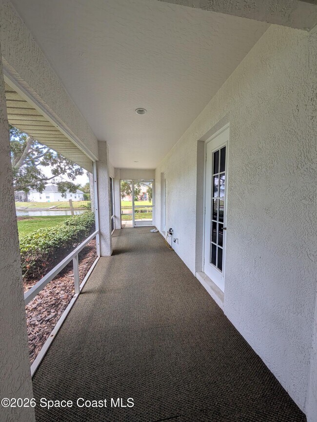 Building Photo - 447 Lake Victoria Cir