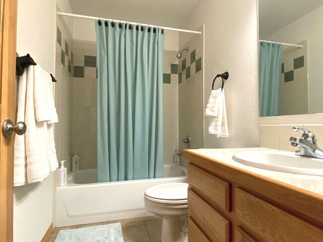 Building Photo - 28 Valley View Ln