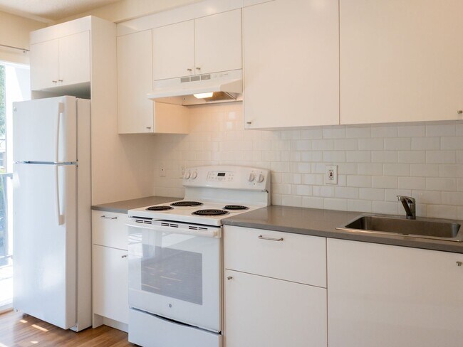 Building Photo - Tranquil 1BR/1BA Updated Unit! Tam Valley!...