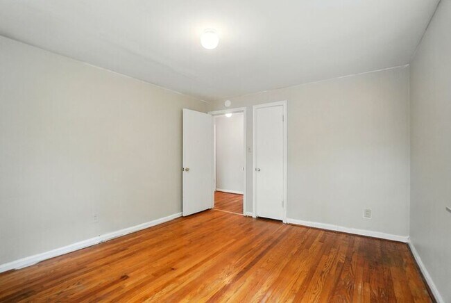 Building Photo - 3926 E Gatewood Ln