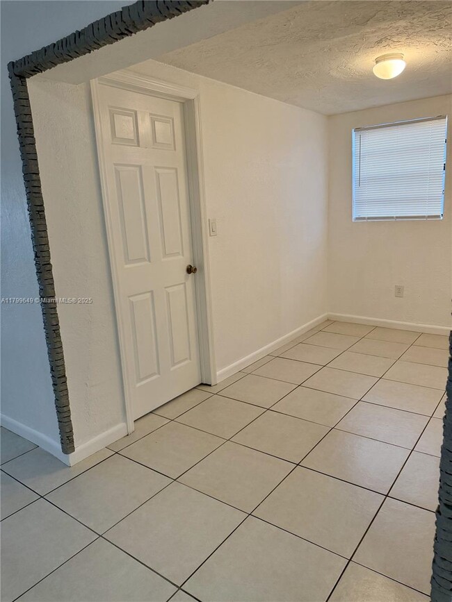 Building Photo - 14471 Lincoln Blvd