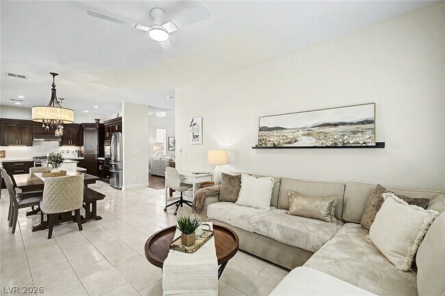 Building Photo - 2025 Shining Feather Ln