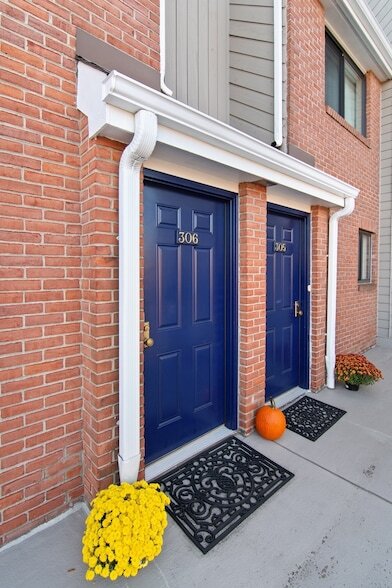 Building Photo - 7 River Rd