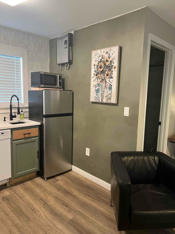 Building Photo - 1313 E Pineloch Ave