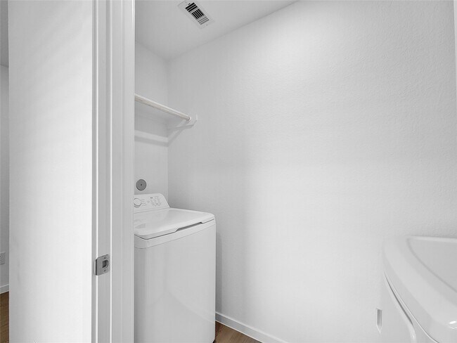 Building Photo - 1619 Winwood Dr