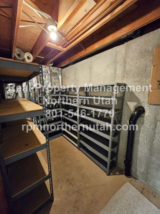 Building Photo - Stunning 5 Bedroom Home in Kaysville Now A...