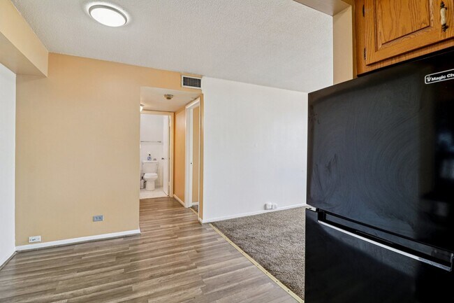 Building Photo - 7234 W North Ave