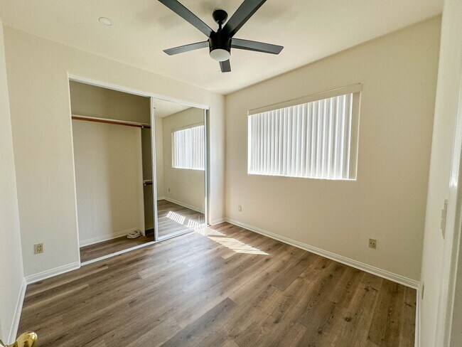 Building Photo - 2 Bedroom Townhome for Rent in Glendale.