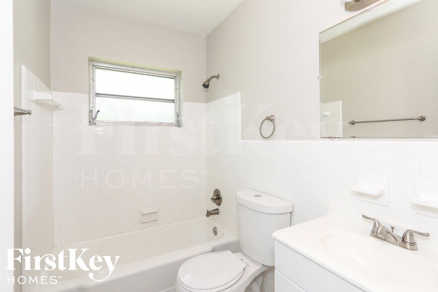 Building Photo - 16025 SW 99th Ave