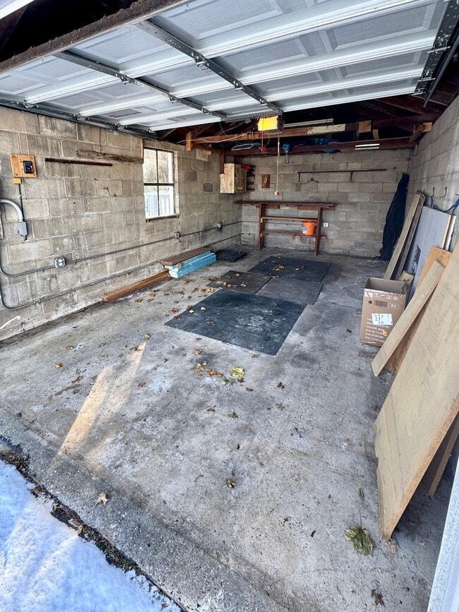 Building Photo - TWO BEDROOM HOME IN PARKLAND SCHOOLS