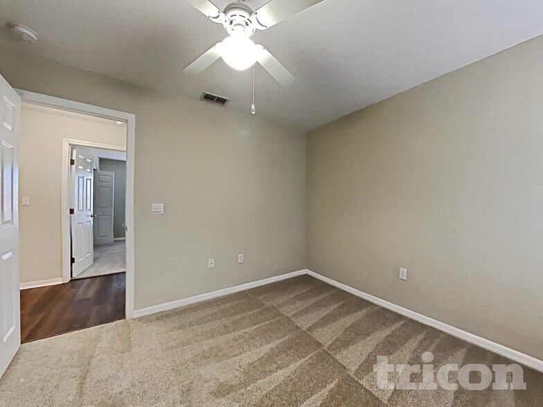 Building Photo - 3233 Ambassador Ave