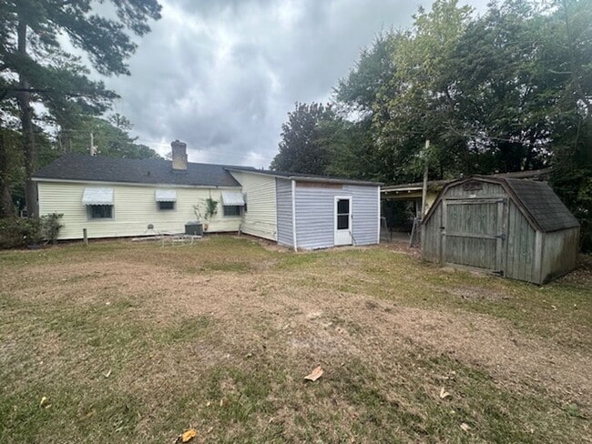 Building Photo - 605 Greenmead Dr