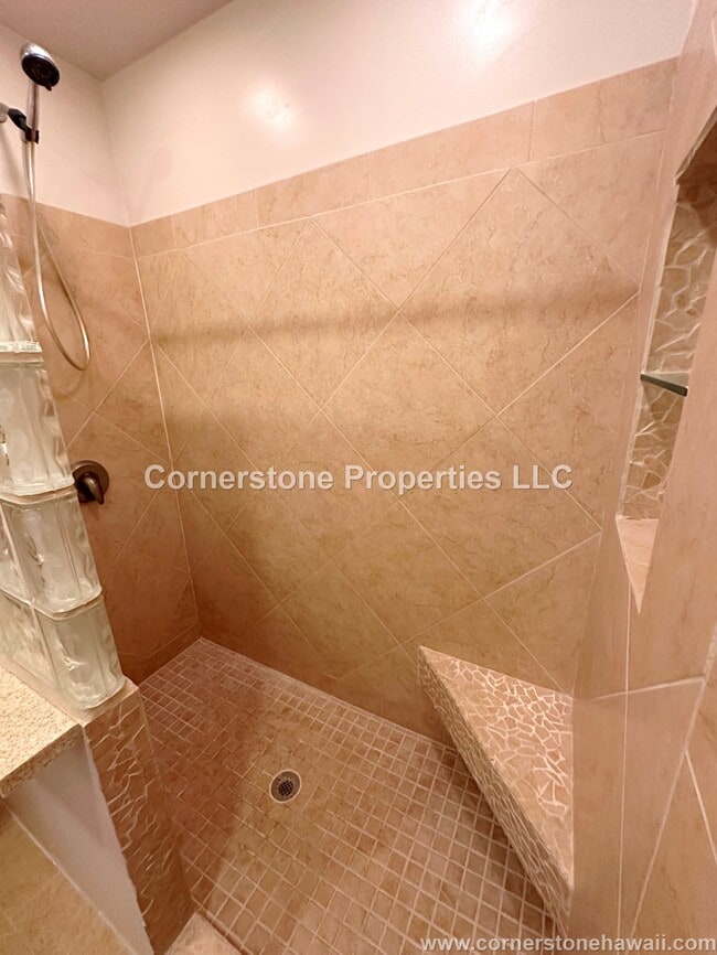 Building Photo - 468 Mananai Pl