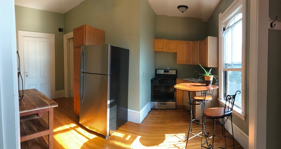 Building Photo - 420 E Merrimack St