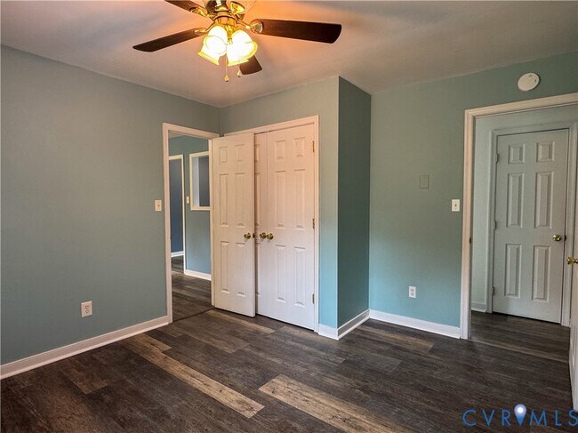 Building Photo - 2590 Pinehurst Dr