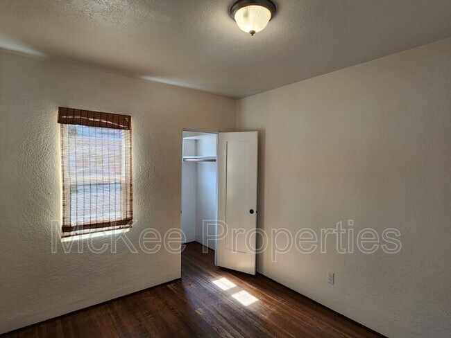Building Photo - 907 9th St