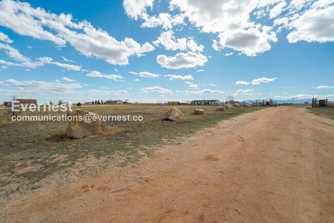 Building Photo - 1385 Antelope Dr