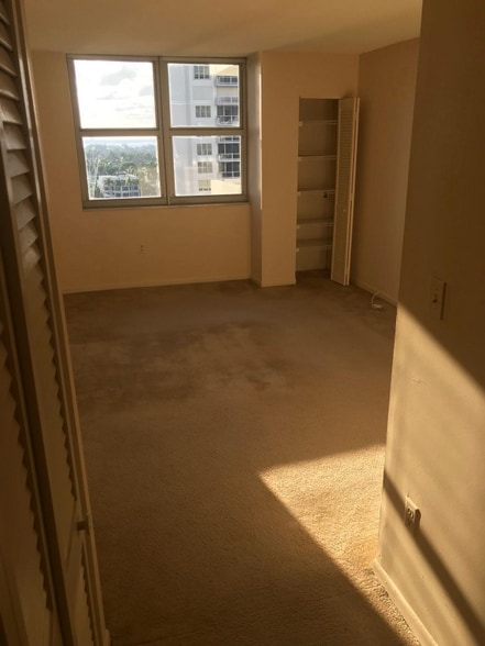 Building Photo - 5701 Collins Ave