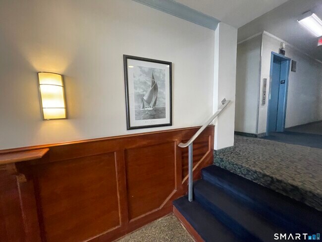 Building Photo - 39 Glenbrook Rd