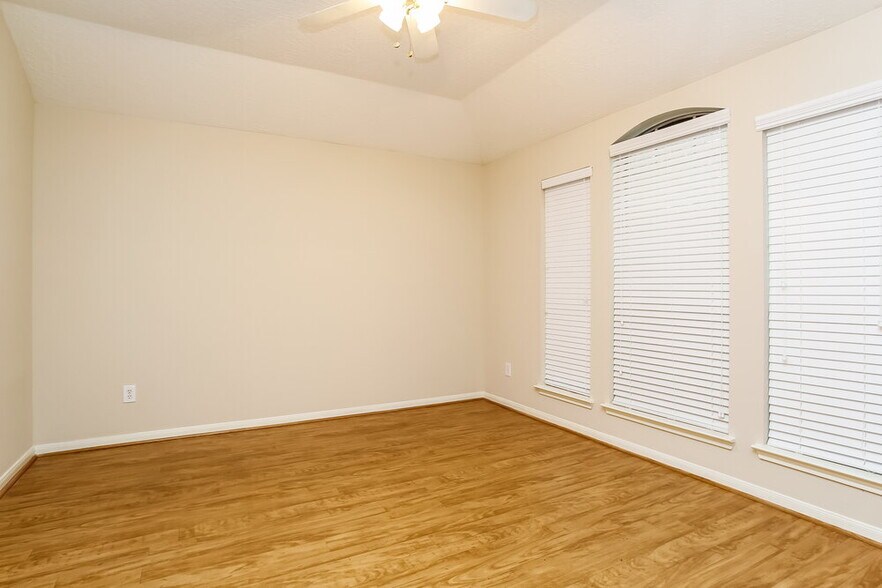 Building Photo - 18714 Timber Spring Dr