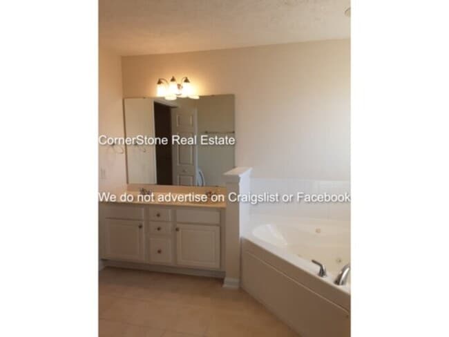 Building Photo - 1710 Renwick Dr