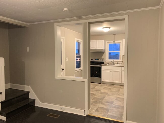 Building Photo - Newly Renovated 2 Bedroom with a walk-through Home in Carlisle