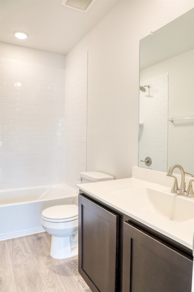 Building Photo - 410 Magnolia Ln