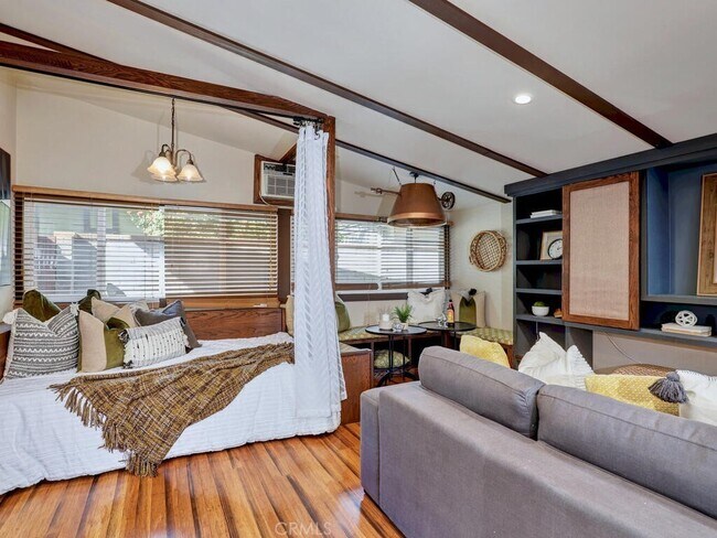 Building Photo - 229 Jacaranda Pl