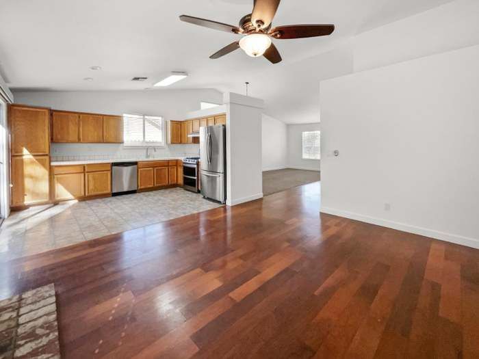 Building Photo - 1041 Shenencock Way